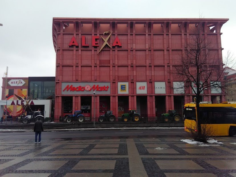 German farmers protesting with tractors in central Berlin